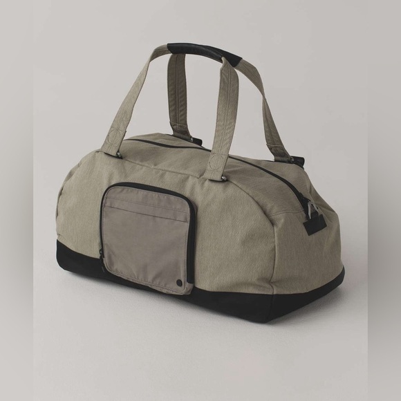 Lululemon City Sweat Duffel Soft Earth  Green Gym Travel Trip Luggage‎ Weekender - Picture 1 of 6